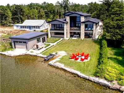 New luxury cottage in Kawartha that blends new finishes with cottage feel.