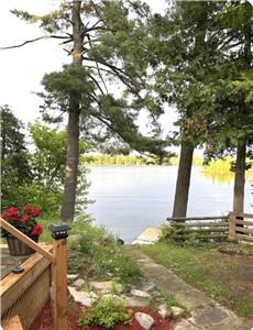 Waterfront Cottage, Pet Friendly, Dock, Fishing, Swimming & boating on the Mississippi Lake.