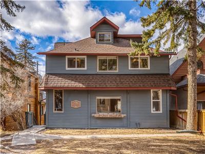 Mountain View Retreat in the heart of Banff - Massive House Sleeps 23