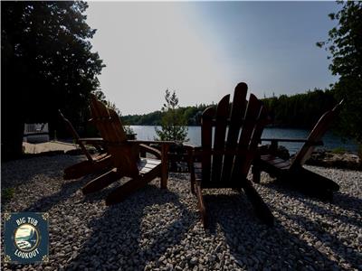 BIG TUB LOOKOUT on the shore of Big Tub Harbour beside the Lighthouse  NEW LISTING BOOKING NOW!!