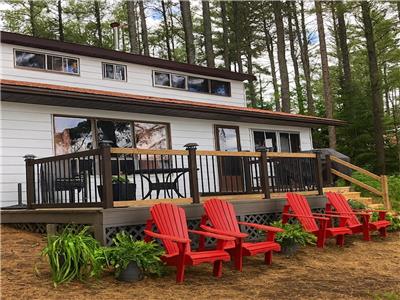Whispering Pine a 4 bedroom cottage on Wadsworth lake in Madawaska Valley/Kaszuby area