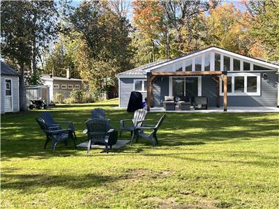 Thanksgiving Getaway – Waterfront Cottage + Firepit