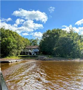 Au bord du lac Washademoak avec bain à remous, cuisine extérieure et cheminée à bois