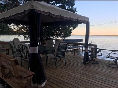 Calabogie Lake Front - Beautiful Private 4 Season Chalet - Sleeps 6...+