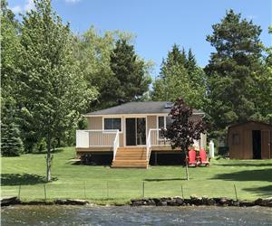 A Quiet Cottage Retreat - Close to City - Beautiful west exposure 100' waterfront