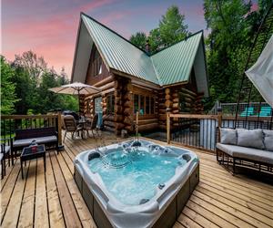 Muskoka:Log:Cottage:Forest:Private:Hot-Tub:ReTreat:Ski:Resort:Huntsville
