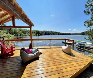 SERENDIPITY LODGE - nr Algonquin, sauna, wood stoves, stunning views & trails!