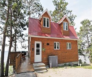 Waterfront Family Cottage: w/ Swimming Pool, Kayaks, Canoes!
