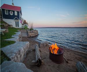 Lakefront Cottage @greystonegoldenlake: w/ Swimming Pool, Kayaks, Canoes!