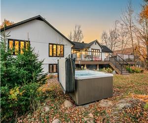 Lakefront Farmhouse Cottage | Hot Tub | Sauna | Fireplace