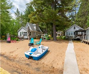 Beachfront Getaway: 3 Charming Cottages & Bunkie