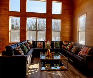 Grand 10BR 9BA Waterfront Retreat Near Muskoka | 7 Acres | Sleeps 30 | Perfect for Events & Gatherin