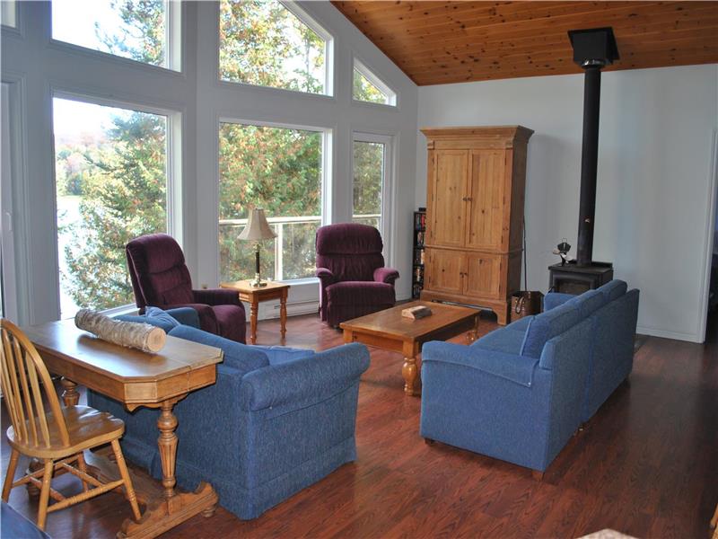 Hart Cottage Close to Haliburton, Minden Hills Cottage Rental GL10560 CottagesInCanada