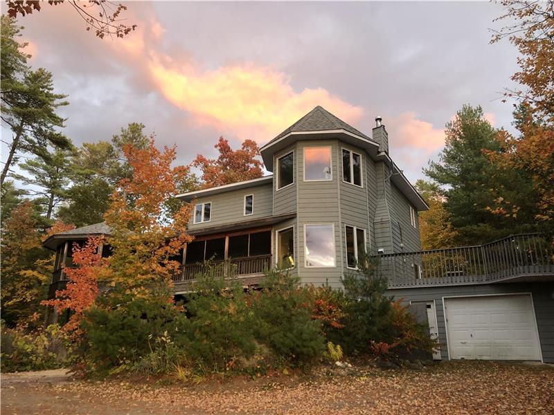 Oneofakind private peninsula Ottawa Cottage Rental DI11802 CottagesInCanada Oneofakind private peninsula Ottawa Cottage Rental DI11802 CottagesInCanada