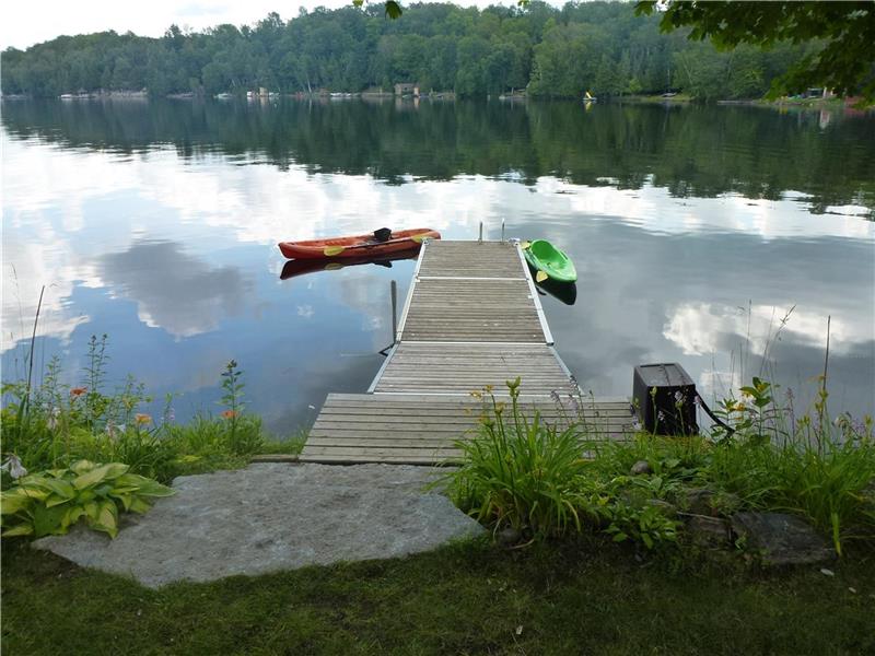 Pine Burrow Cottage on Round Lake, Havelock Cottage Rental GL13323