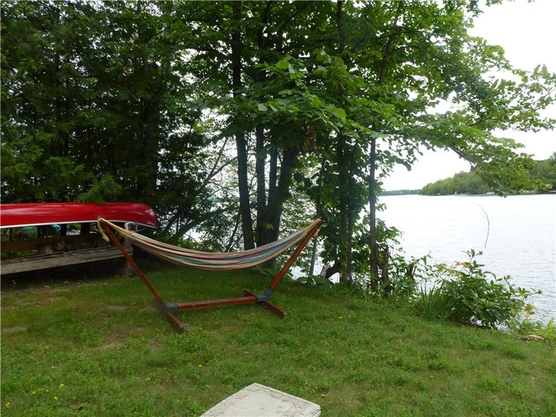 Pine Burrow Cottage on Round Lake, Havelock Cottage Rental GL13323