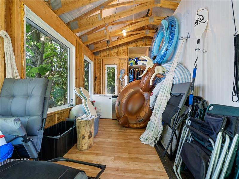 Pine Burrow Cottage on Round Lake, Havelock Cottage Rental GL13323