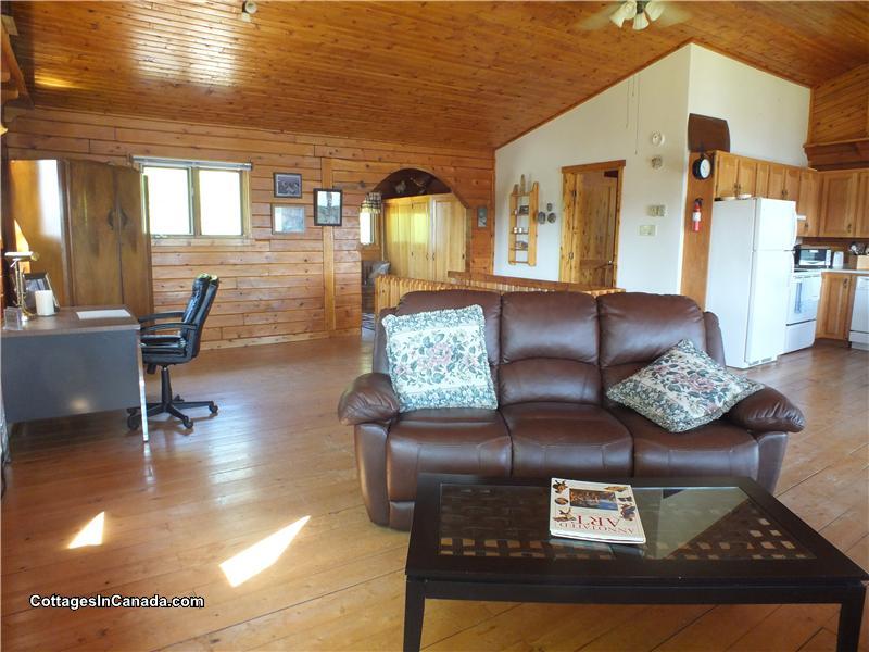 Mechanic Lake Lodge, Year round log Mechanic Settlement Cottage