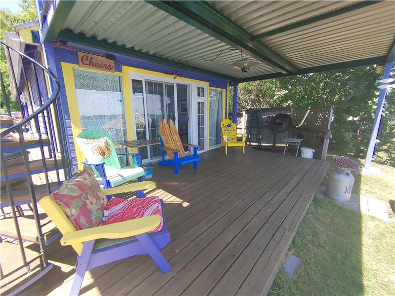 Red Dog Cottage St Lawrence River - Gananoque Cottage Rental | GL-18300 | CottagesInCanada