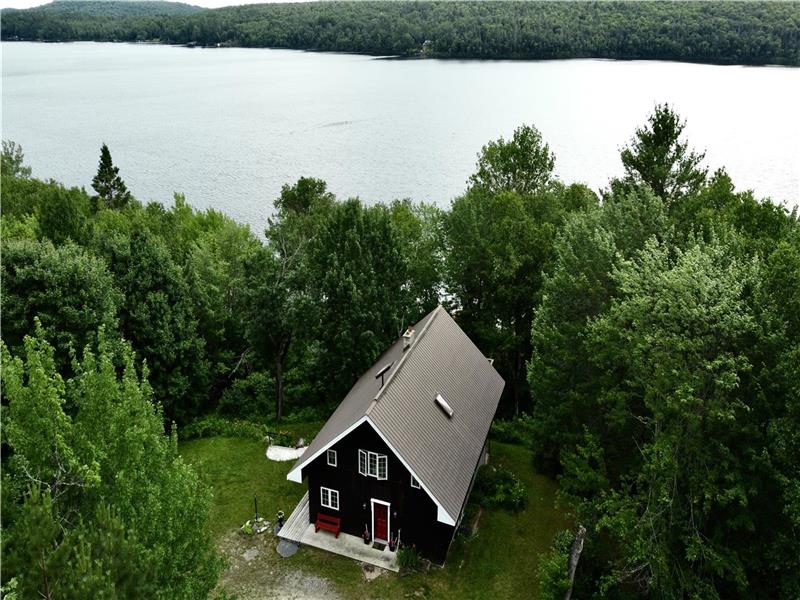 Private Acreage Retreat on Lake North Bay Cottage Rental GL19317