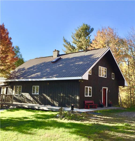 Private Acreage Retreat on Lake North Bay Cottage Rental GL19317