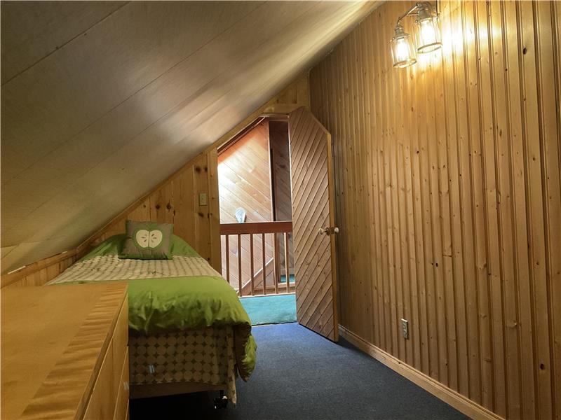 Private Acreage Retreat on Lake North Bay Cottage Rental GL19317