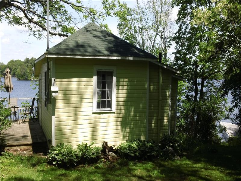 The Isabella Sharbot Lake Cottage Rental GL20342 CottagesInCanada