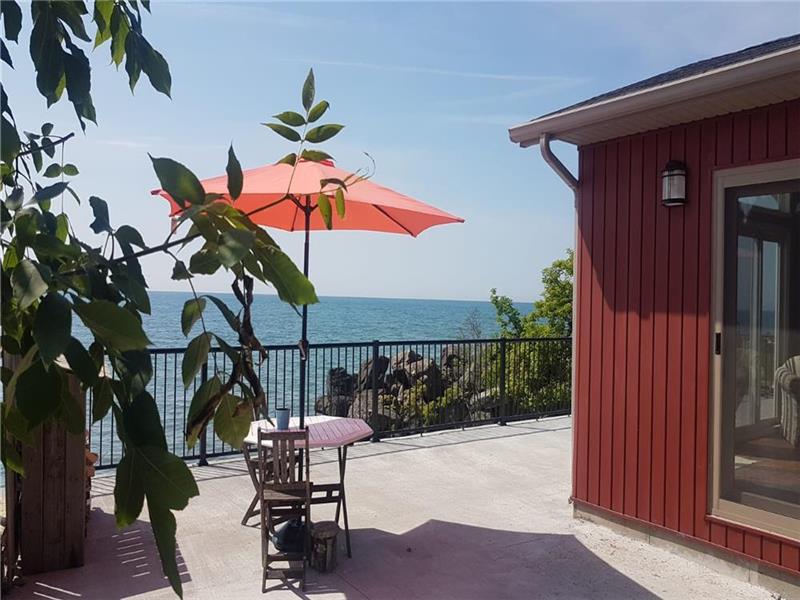 cottage, lake side Lowbanks Cottage Rental GL20699 CottagesInCanada