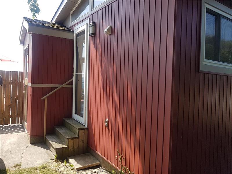 cottage, lake side Lowbanks Cottage Rental GL20699 CottagesInCanada