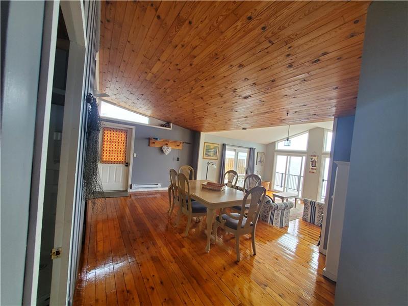 cottage, lake side Lowbanks Cottage Rental GL20699 CottagesInCanada