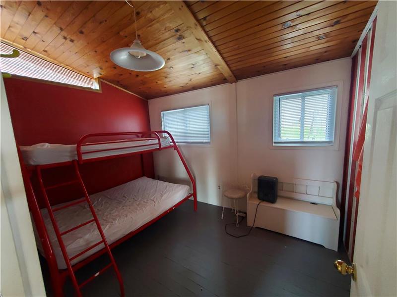 cottage, lake side Lowbanks Cottage Rental GL20699 CottagesInCanada