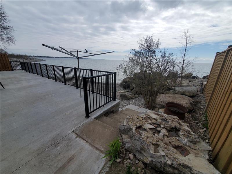 cottage, lake side Lowbanks Cottage Rental GL20699 CottagesInCanada