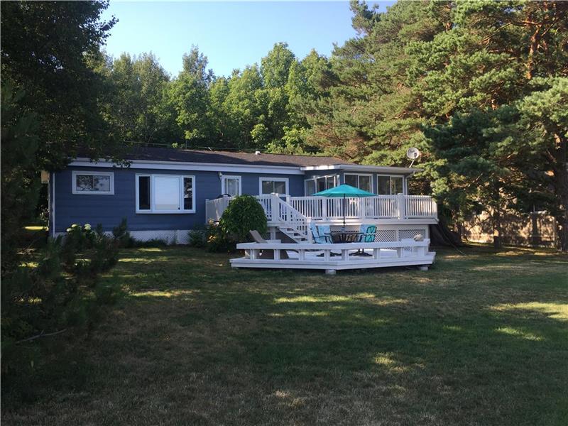 Lake Ontario Cottage Close to the - Brighton Cottage Rental | GL-22469 ...