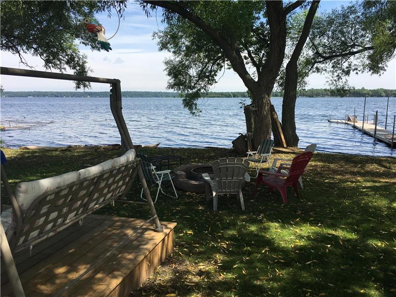 Whispering Willows On The Bay of Deseronto Cottage Rental PL23575