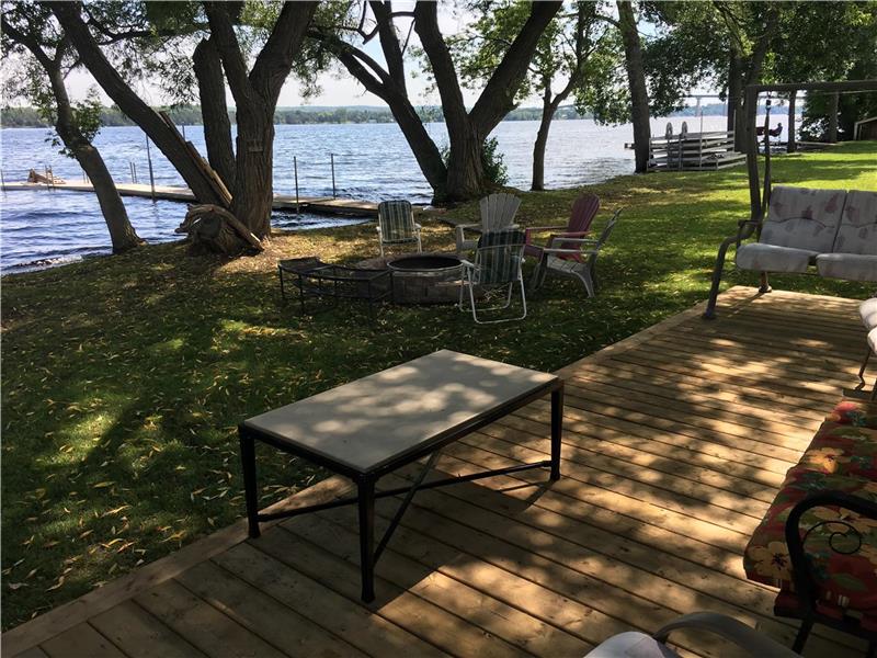 Whispering Willows On The Bay of Deseronto Cottage Rental PL23575