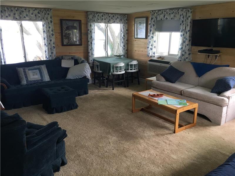 Whispering Willows On The Bay of Deseronto Cottage Rental PL23575