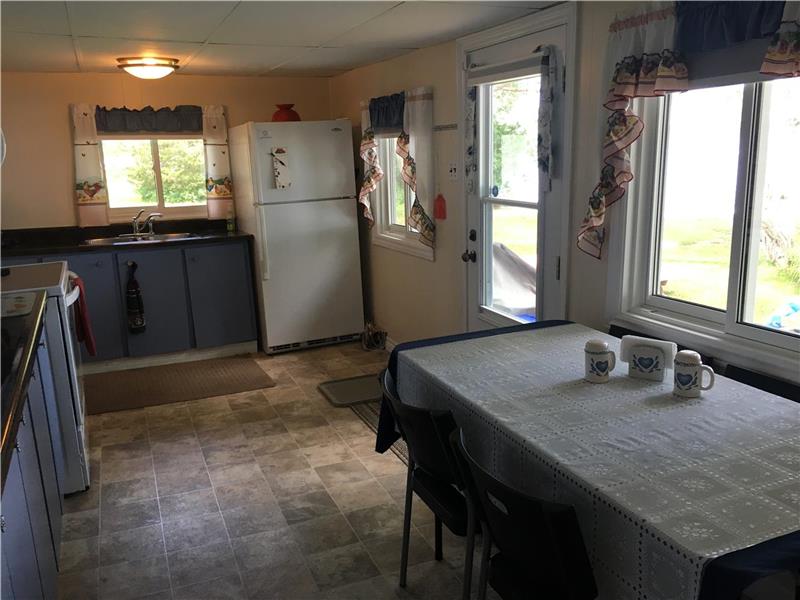 Whispering Willows On The Bay of Deseronto Cottage Rental PL23575