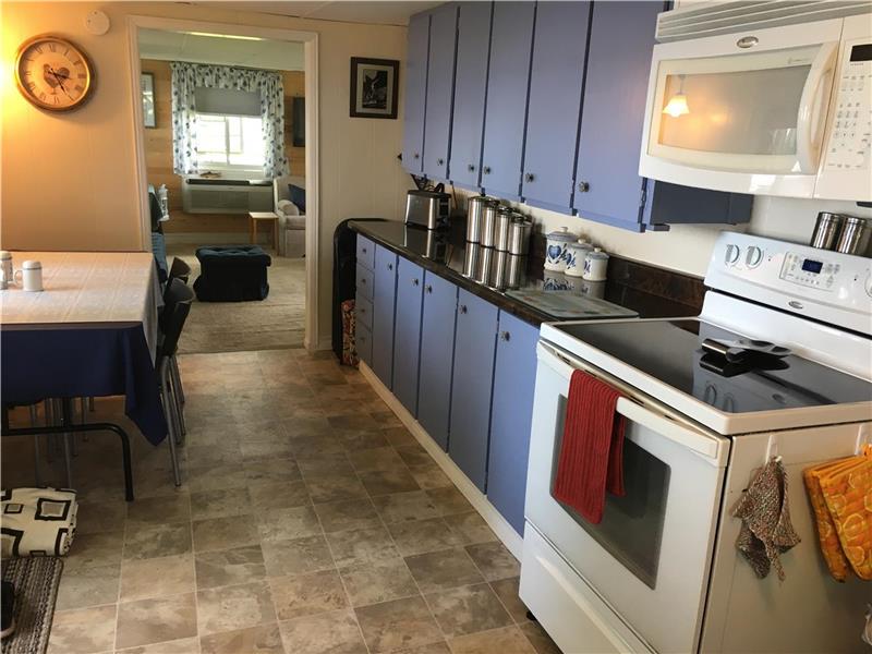 Whispering Willows On The Bay of Deseronto Cottage Rental PL23575