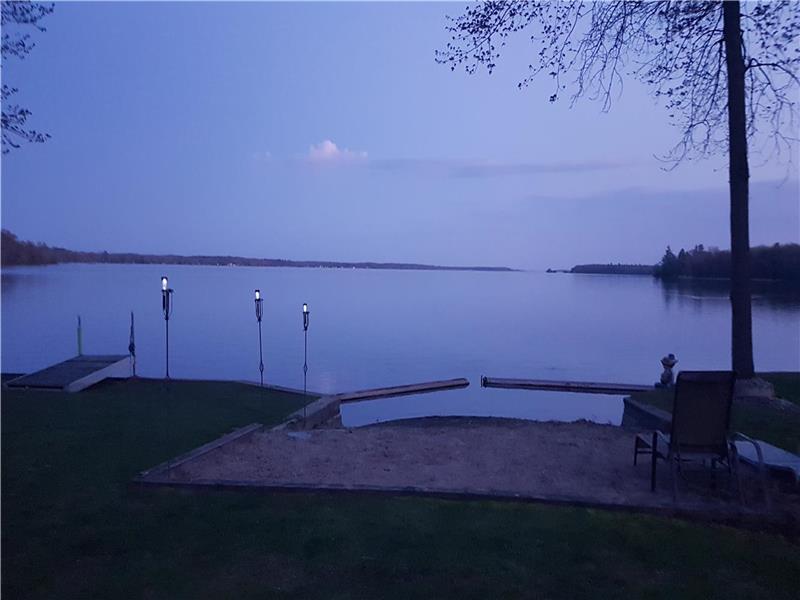 Shoreview Cottage Waterfront on Orillia Cottage Rental DI24269 CottagesInCanada