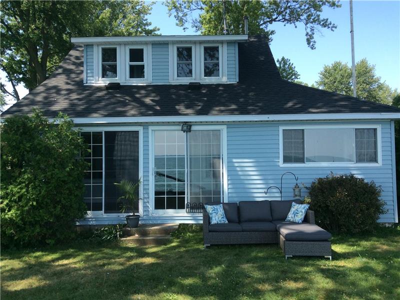 Peaceful Bright Lakefront Spacious Harrow Cottage Rental PL26856