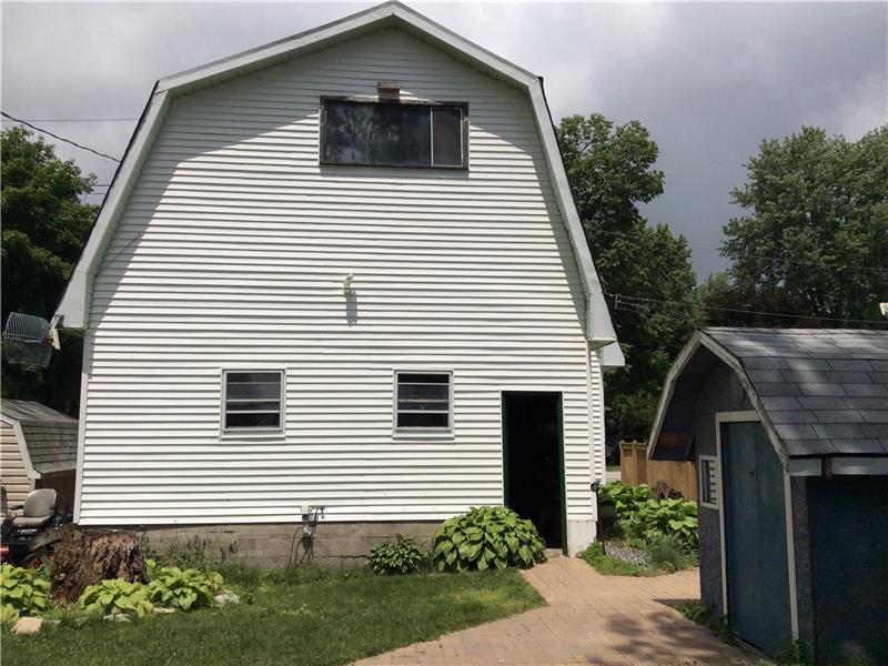 Peaceful Bright Lakefront Spacious Harrow Cottage Rental PL26856