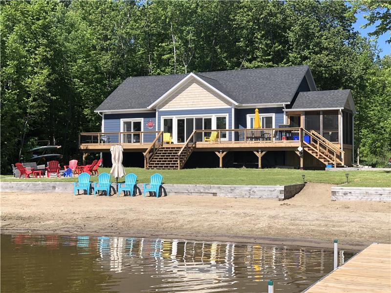 THE SANDWOOD MUSKOKA, 4 Season Utterson Cottage Rental GL27455