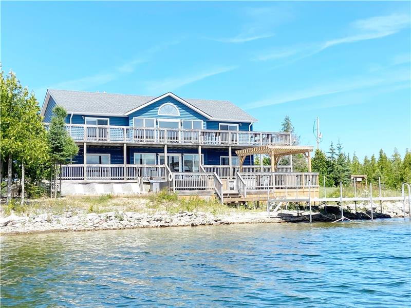 LAKEFRONT LUXURY.... BAY SHORE LAKE - Tobermory Cottage Rental | DI ...