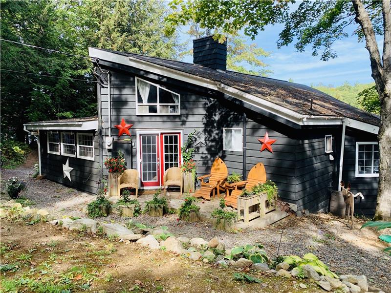 Magical Bass Lake Muskoka Getaway Muskoka Lakes Cottage Rental DI29105 CottagesInCanada