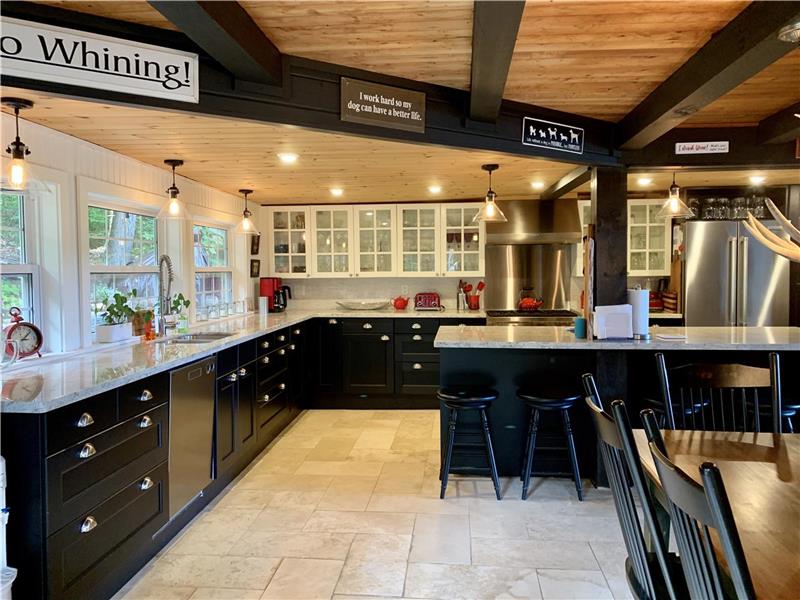 Magical Bass Lake Muskoka Getaway Muskoka Lakes Cottage Rental DI29105 CottagesInCanada