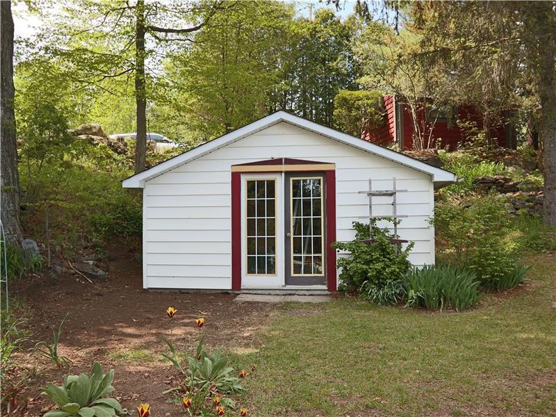 Pike Lake Sunrise Cottage Perth Cottage Rental GL32184 CottagesInCanada