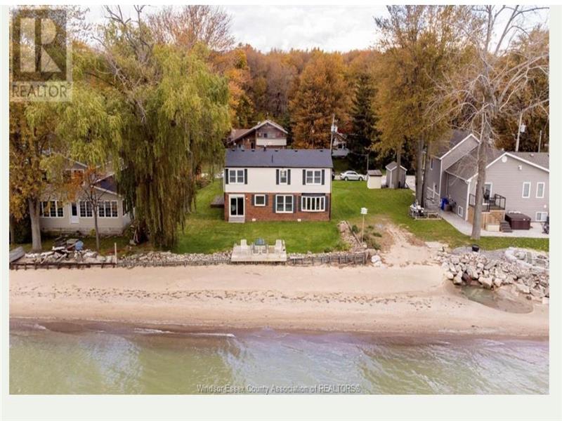 BEACH RETREAT - WATERFRONT LUXURY - - Amherstburg Cottage Rental | GL ...