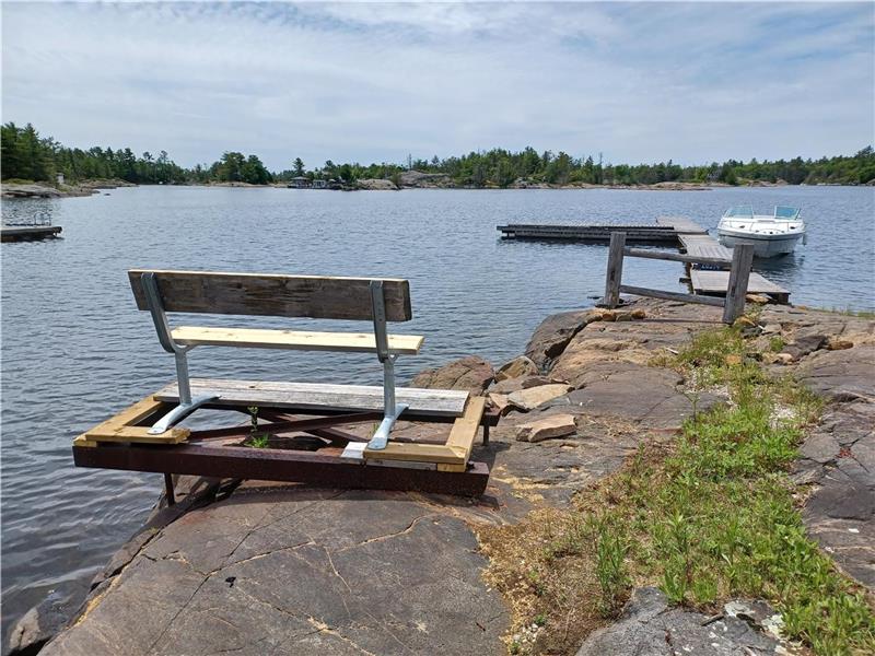 Quiet Wilderness Paradise, Clean Honey Harbour Cottage Rental GL