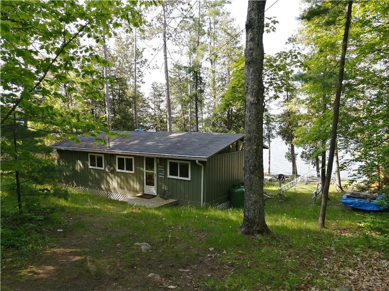 Maple Grove Retreat on Mink Lake Eganville Cottage Rental GL36455