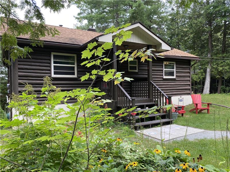 The Goodlodge Getaway Choose to Gooderham Cottage Rental DI37414